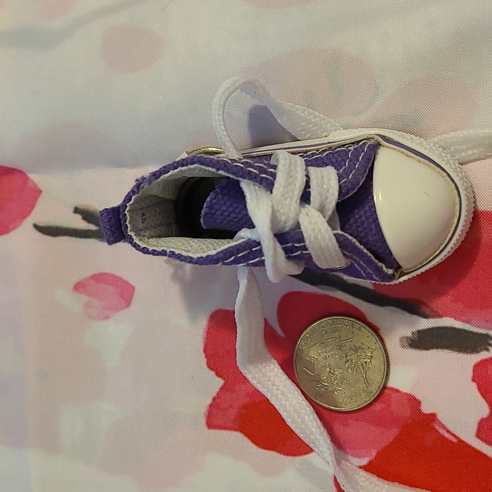 Little Sneaker Keychains 2" - Picture 8 of 9